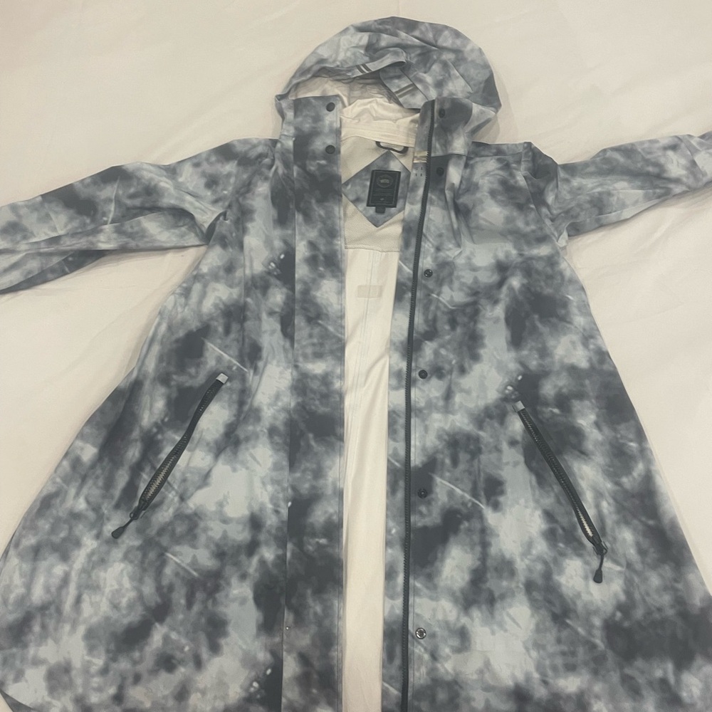 Canada Goose Black Label Kitsilano Raincoat
Large - Picture 3 of 9